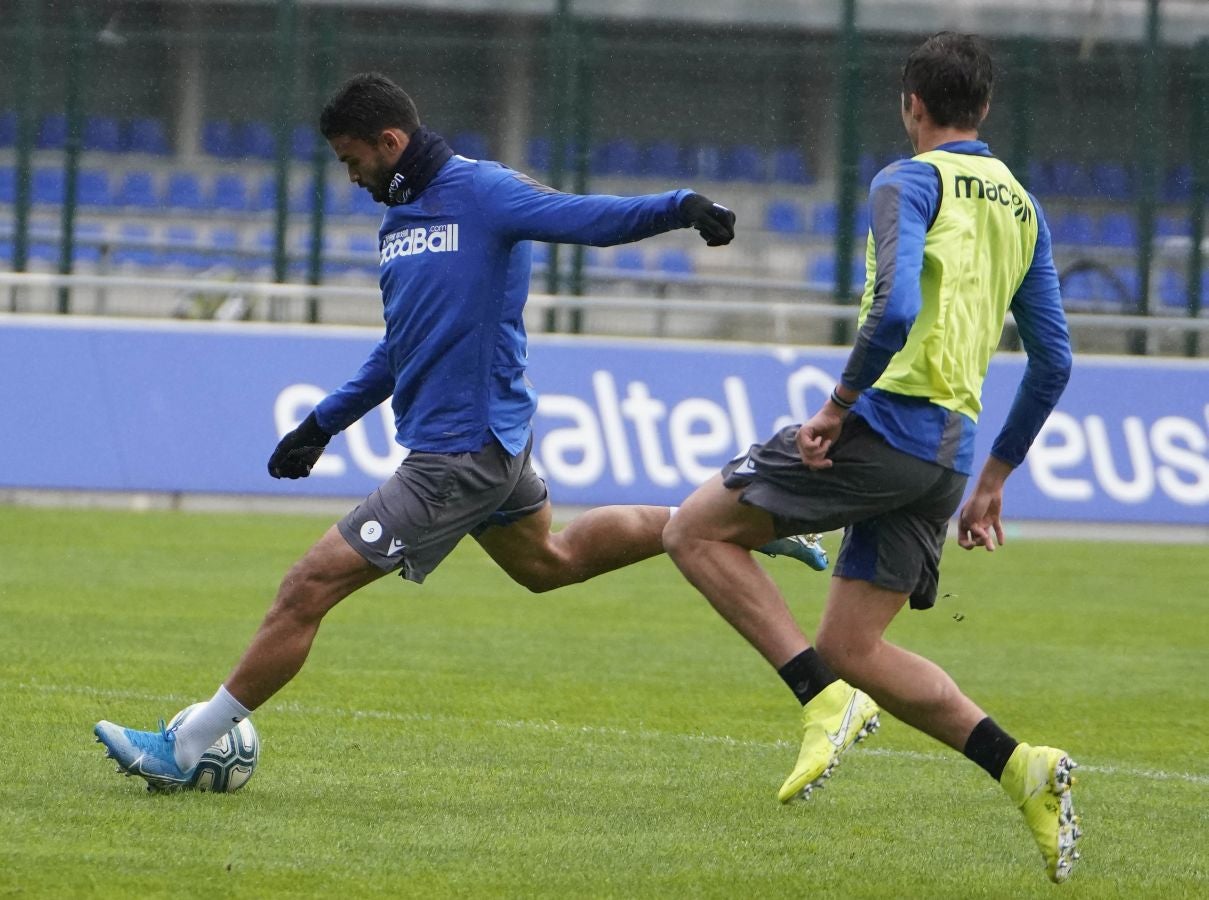 Cinco jugadores del Sanse han saltado al césped por la lista de bajas, a las que se suma el lateral navarro Monreal. 