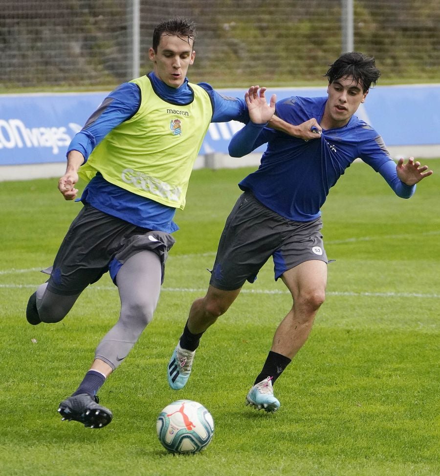 Cinco jugadores del Sanse han saltado al césped por la lista de bajas, a las que se suma el lateral navarro Monreal. 