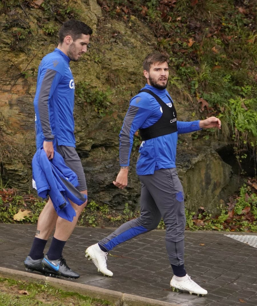 Cinco jugadores del Sanse han saltado al césped por la lista de bajas, a las que se suma el lateral navarro Monreal. 