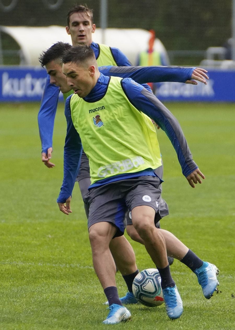 Cinco jugadores del Sanse han saltado al césped por la lista de bajas, a las que se suma el lateral navarro Monreal. 