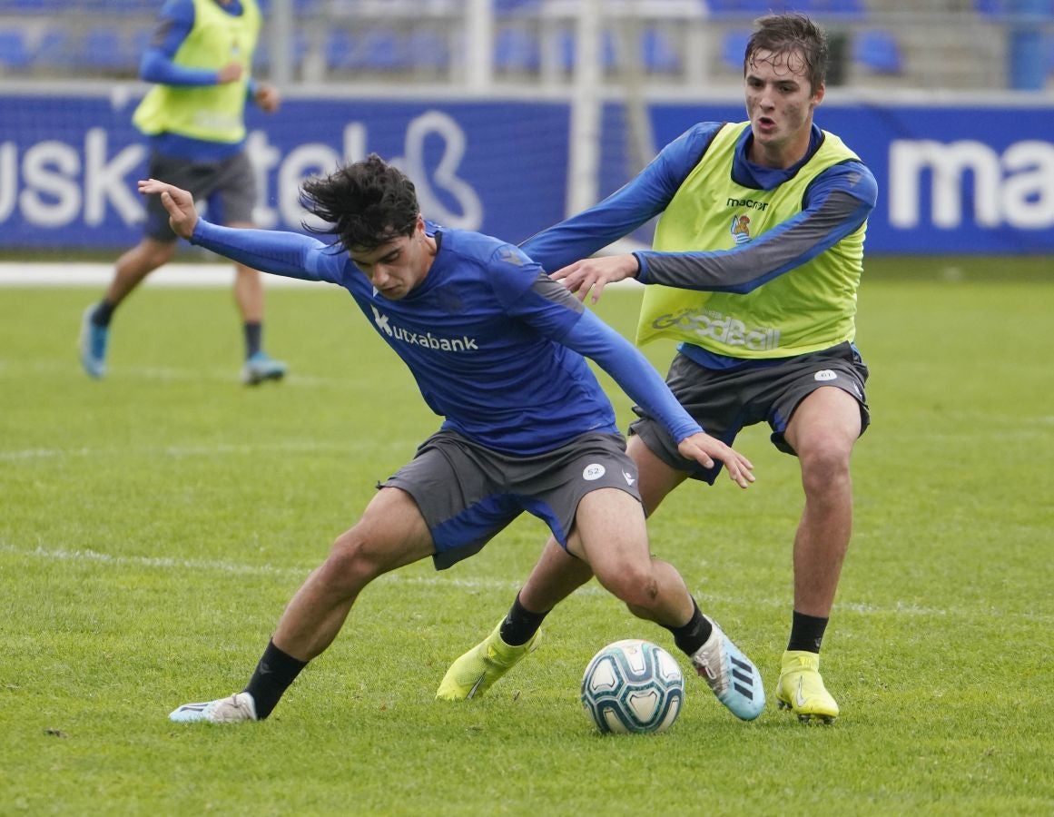 Cinco jugadores del Sanse han saltado al césped por la lista de bajas, a las que se suma el lateral navarro Monreal. 