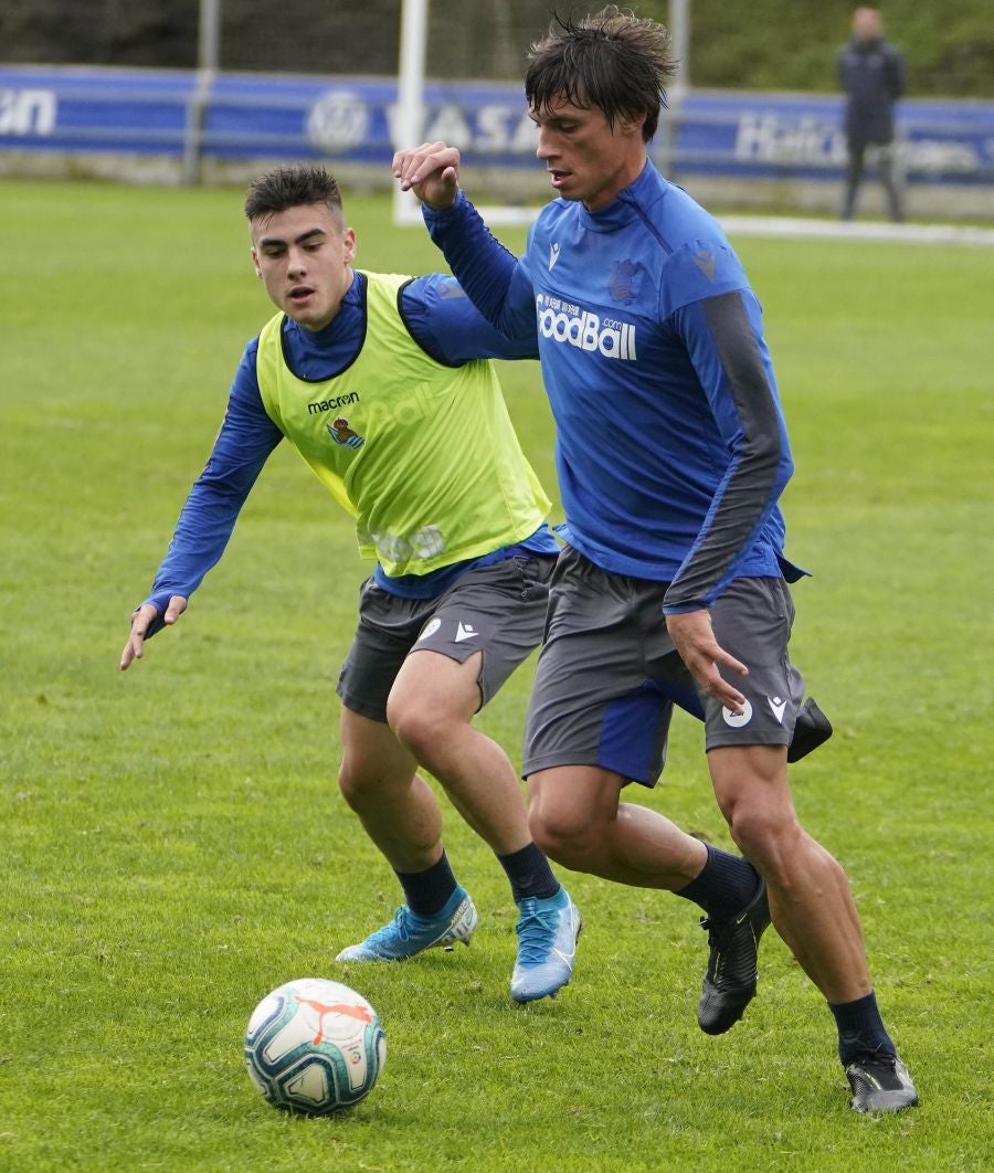 Cinco jugadores del Sanse han saltado al césped por la lista de bajas, a las que se suma el lateral navarro Monreal. 