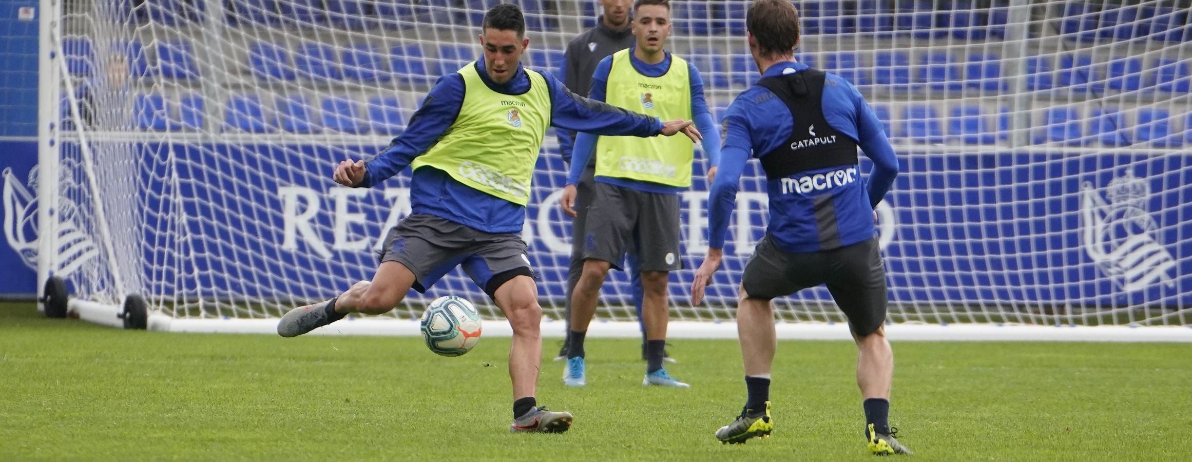 Cinco jugadores del Sanse han saltado al césped por la lista de bajas, a las que se suma el lateral navarro Monreal. 