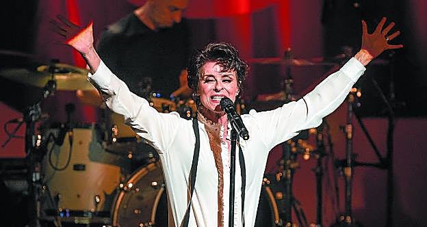 Lisa Stanfield, durante su actuación de ayer. 