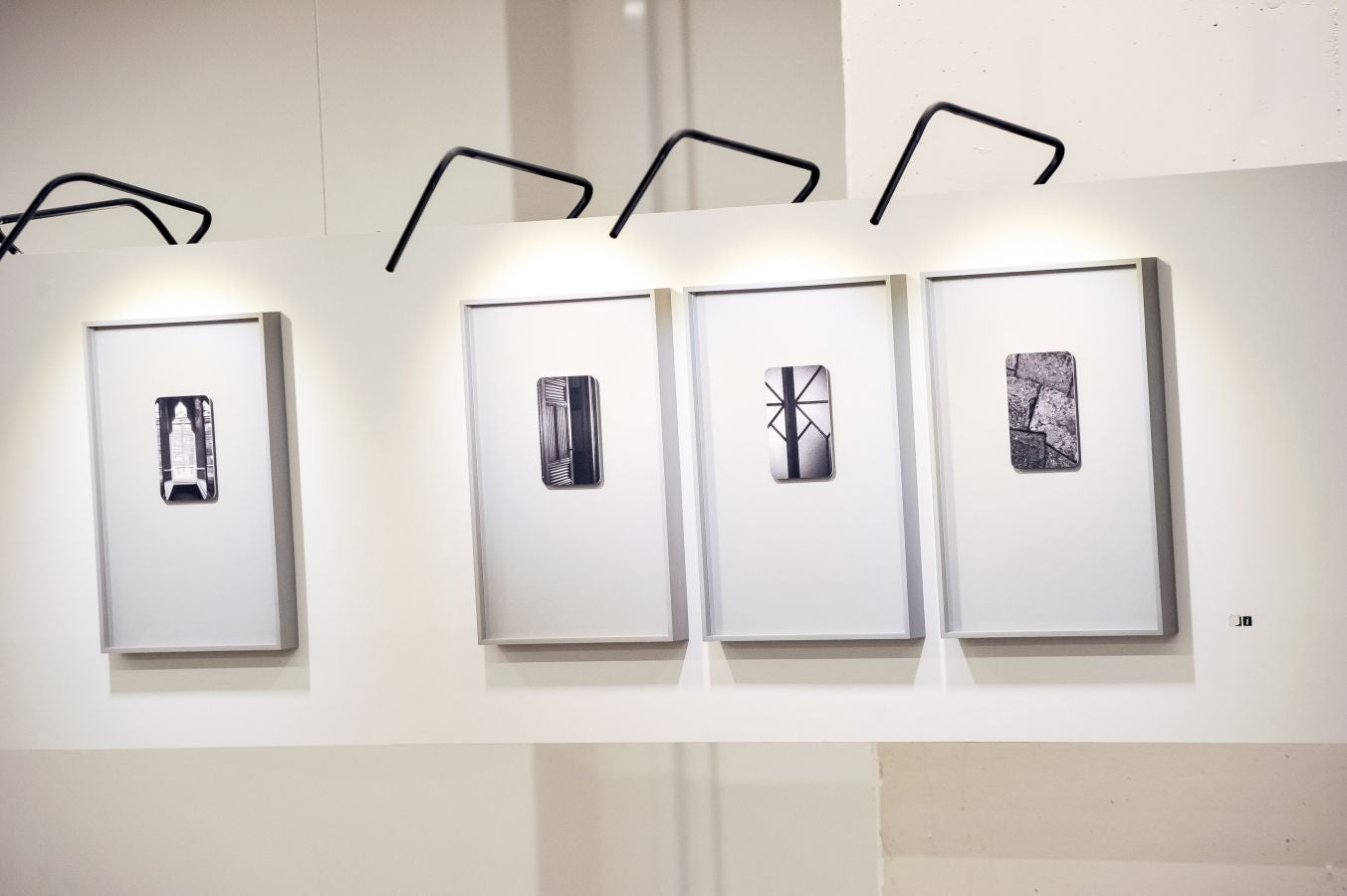 El fotógrafo bilbaino Aitor Ortiz expone en la sala Artegunea de Tabakalera sus 'impresiones íntimas' sobre el artista catalán