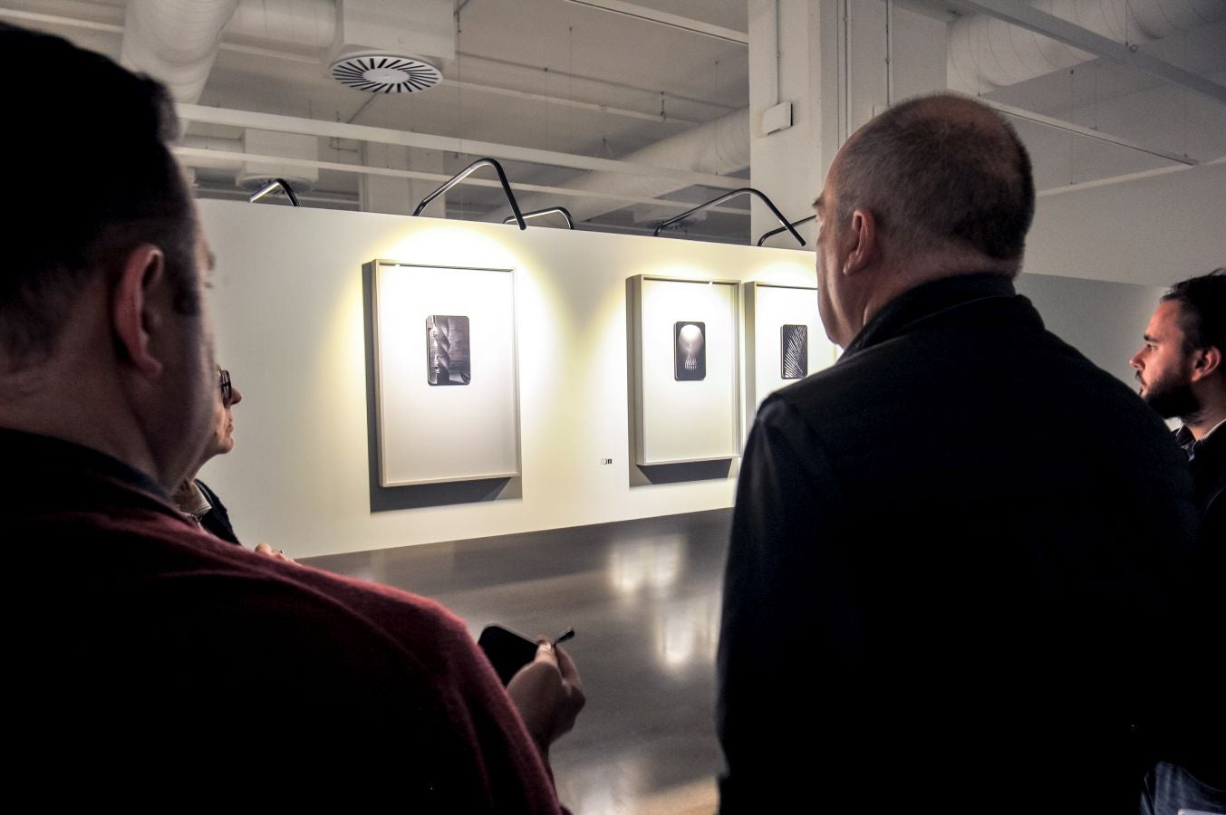 El fotógrafo bilbaino Aitor Ortiz expone en la sala Artegunea de Tabakalera sus 'impresiones íntimas' sobre el artista catalán