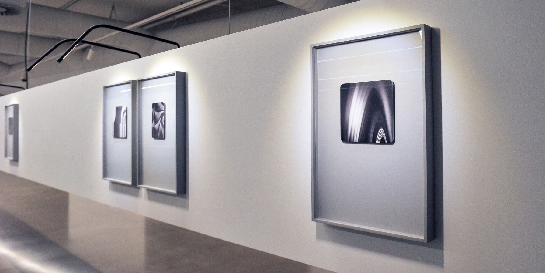 El fotógrafo bilbaino Aitor Ortiz expone en la sala Artegunea de Tabakalera sus 'impresiones íntimas' sobre el artista catalán