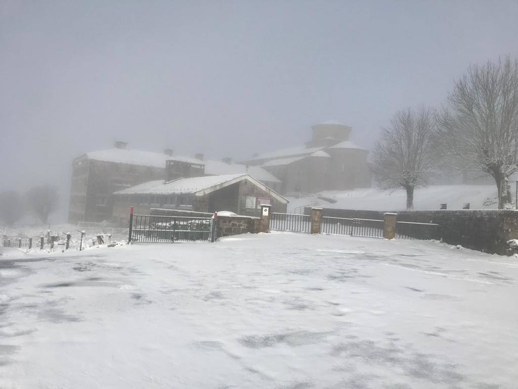 Fotos: Aralar, cubierta de blanco