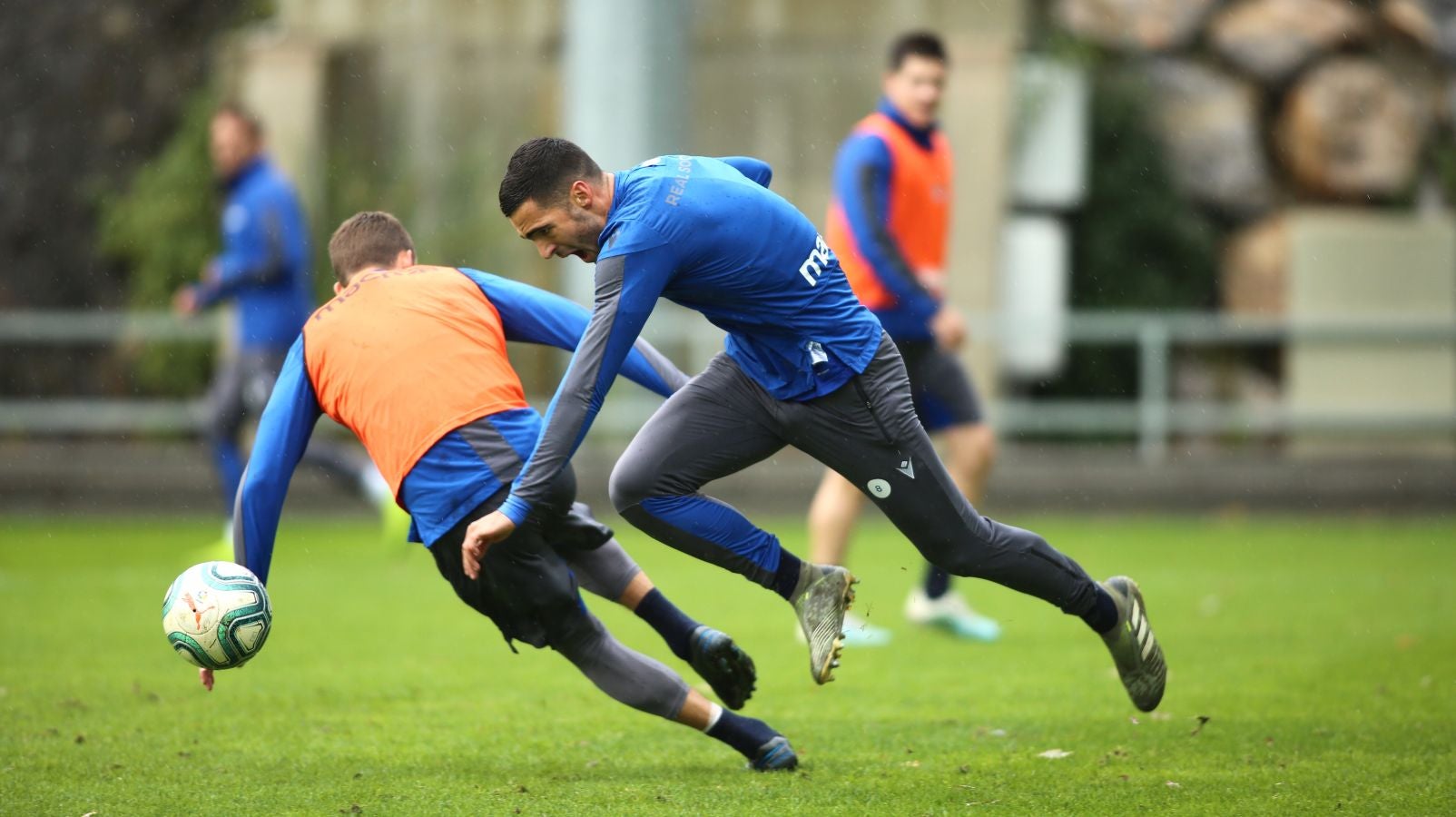 Moyá, Remiro, Zubiaurre, Llorente, Zaldua, Monreal, Merino, Zurutuza, Zubeldia, Portu y Willian José han saltado al verde. 