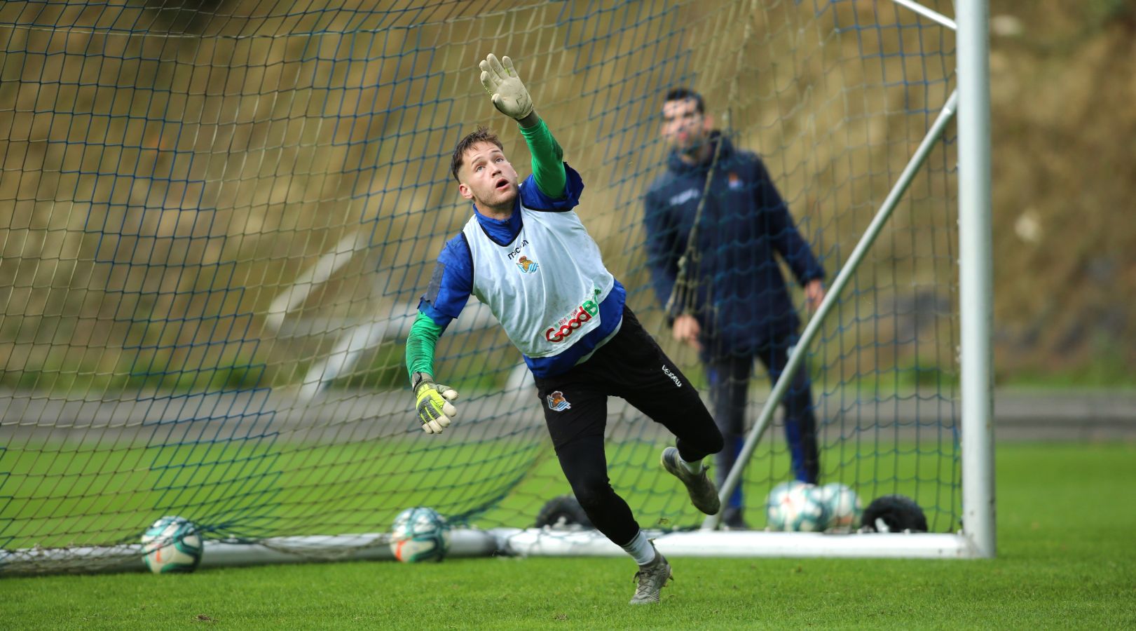Moyá, Remiro, Zubiaurre, Llorente, Zaldua, Monreal, Merino, Zurutuza, Zubeldia, Portu y Willian José han saltado al verde. 
