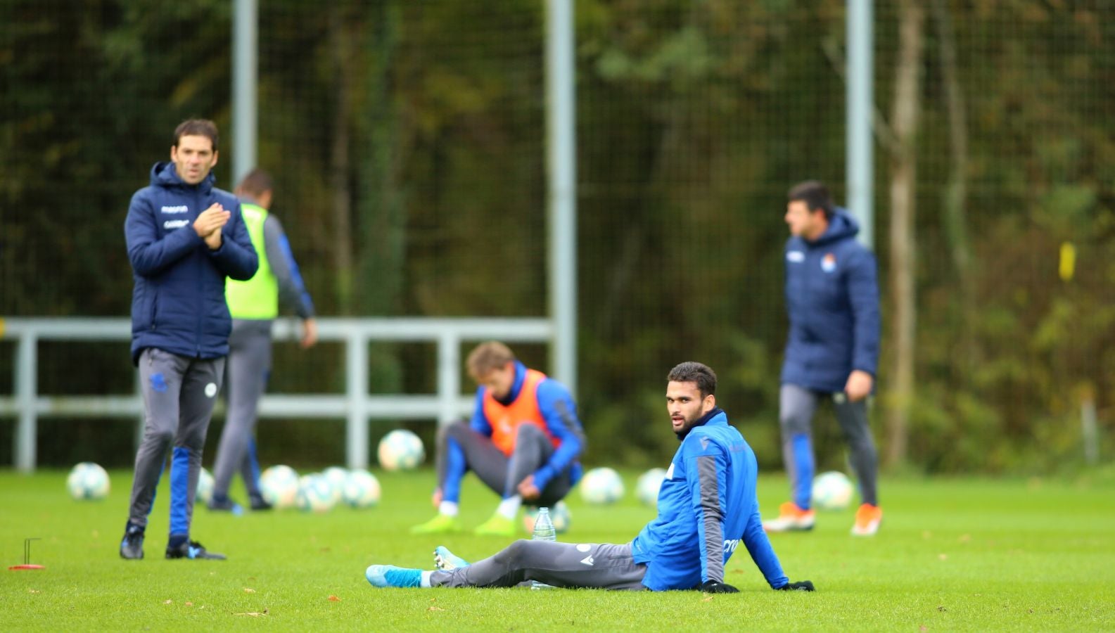 Moyá, Remiro, Zubiaurre, Llorente, Zaldua, Monreal, Merino, Zurutuza, Zubeldia, Portu y Willian José han saltado al verde. 