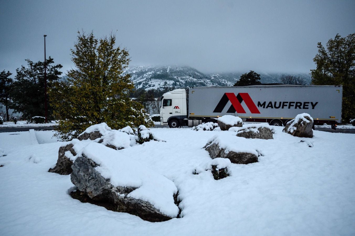 Cerca de Tournon-sur-Rhône, una localidad francesa ubicada en la región de Ródano-Alpes está en alerta por nieve y hielo o aguaceos que llevan el riesgo de inundaciones en esta zona. 