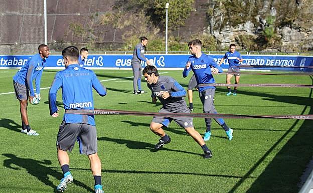 Los jugadores de la Real Sociedad, en un entrenamiento en Zubieta. 