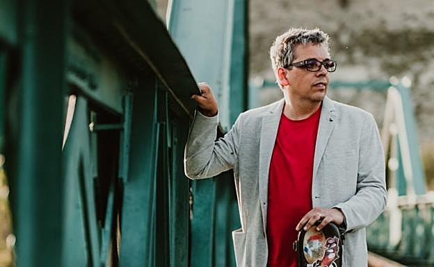 El músico canario Pedro Guerra, en una imagen promocional.