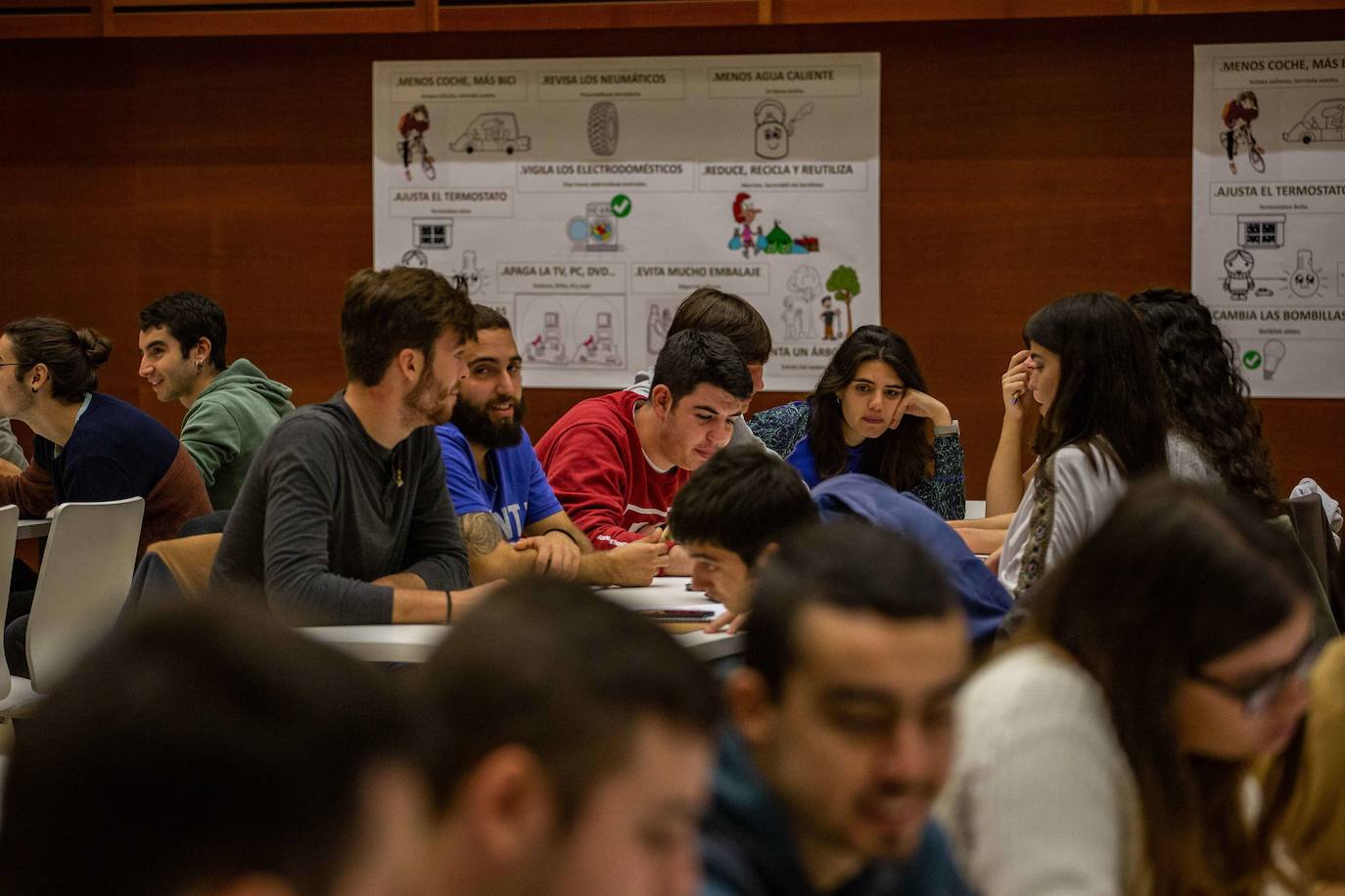 Imagen de archivo de jóvenes vascos.