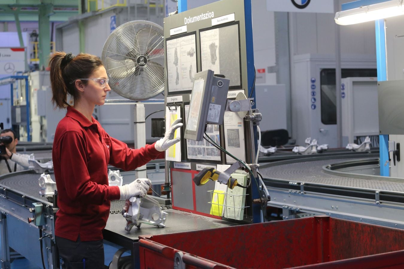 Fagor Ederlan estrena una nueva planta ubicada en Bergara y dedicada a la inyección de aluminio a baja presión. El grupo cooperativo ha invertido 55 millones de euros en esta nueva infraestructura