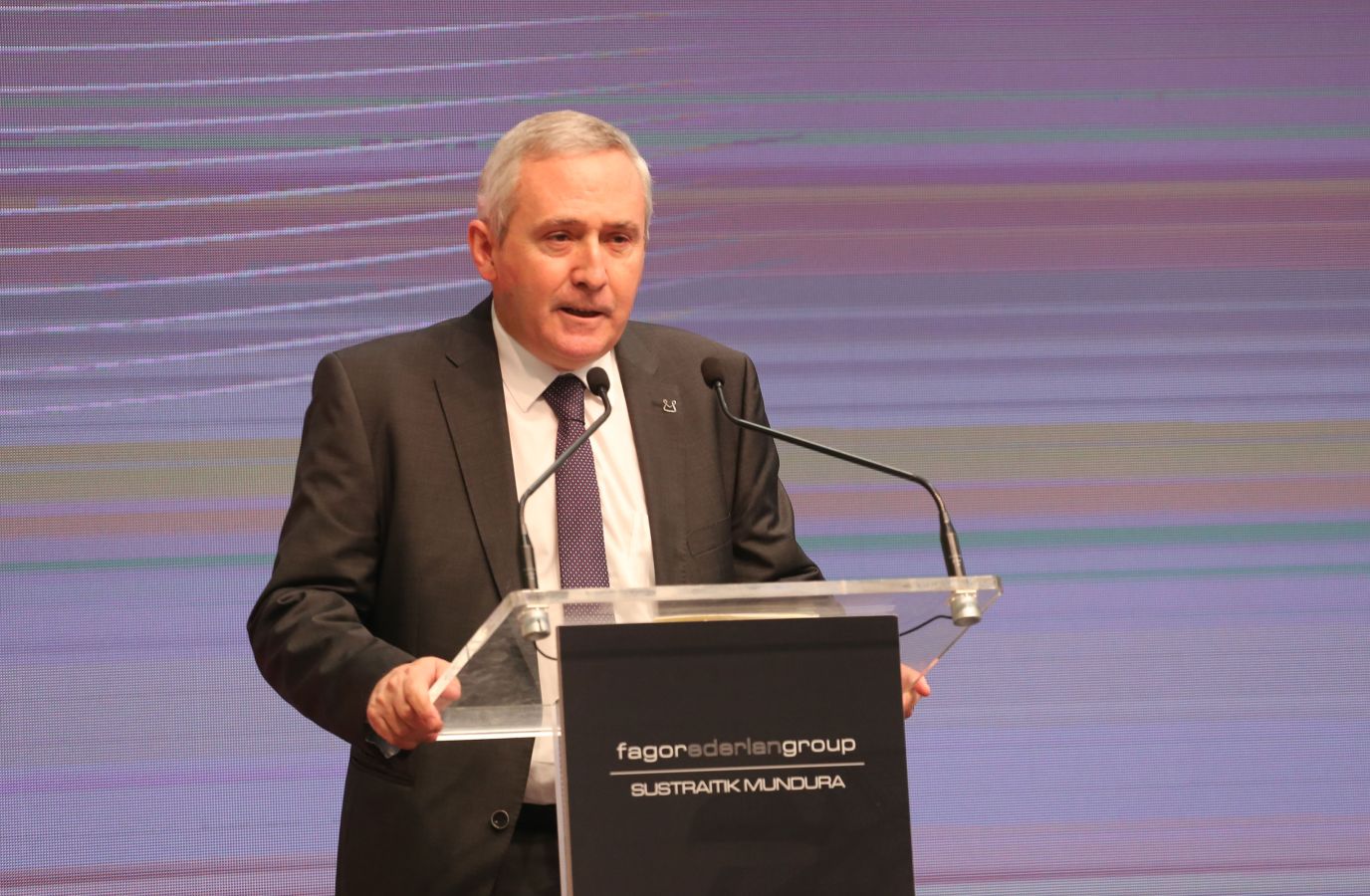 Fagor Ederlan estrena una nueva planta ubicada en Bergara y dedicada a la inyección de aluminio a baja presión. El grupo cooperativo ha invertido 55 millones de euros en esta nueva infraestructura