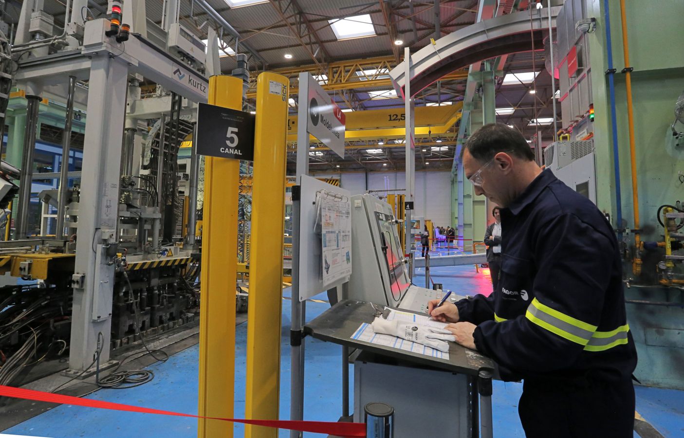 Fagor Ederlan estrena una nueva planta ubicada en Bergara y dedicada a la inyección de aluminio a baja presión. El grupo cooperativo ha invertido 55 millones de euros en esta nueva infraestructura