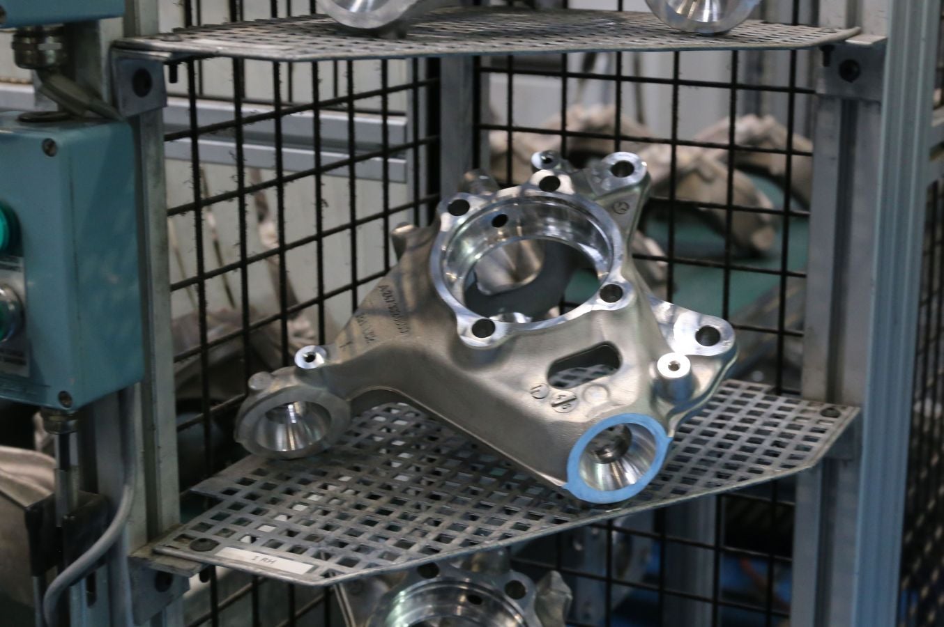 Fagor Ederlan estrena una nueva planta ubicada en Bergara y dedicada a la inyección de aluminio a baja presión. El grupo cooperativo ha invertido 55 millones de euros en esta nueva infraestructura