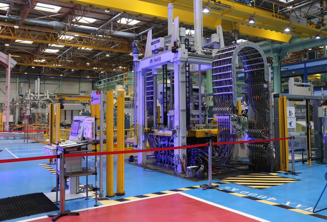 Fagor Ederlan estrena una nueva planta ubicada en Bergara y dedicada a la inyección de aluminio a baja presión. El grupo cooperativo ha invertido 55 millones de euros en esta nueva infraestructura