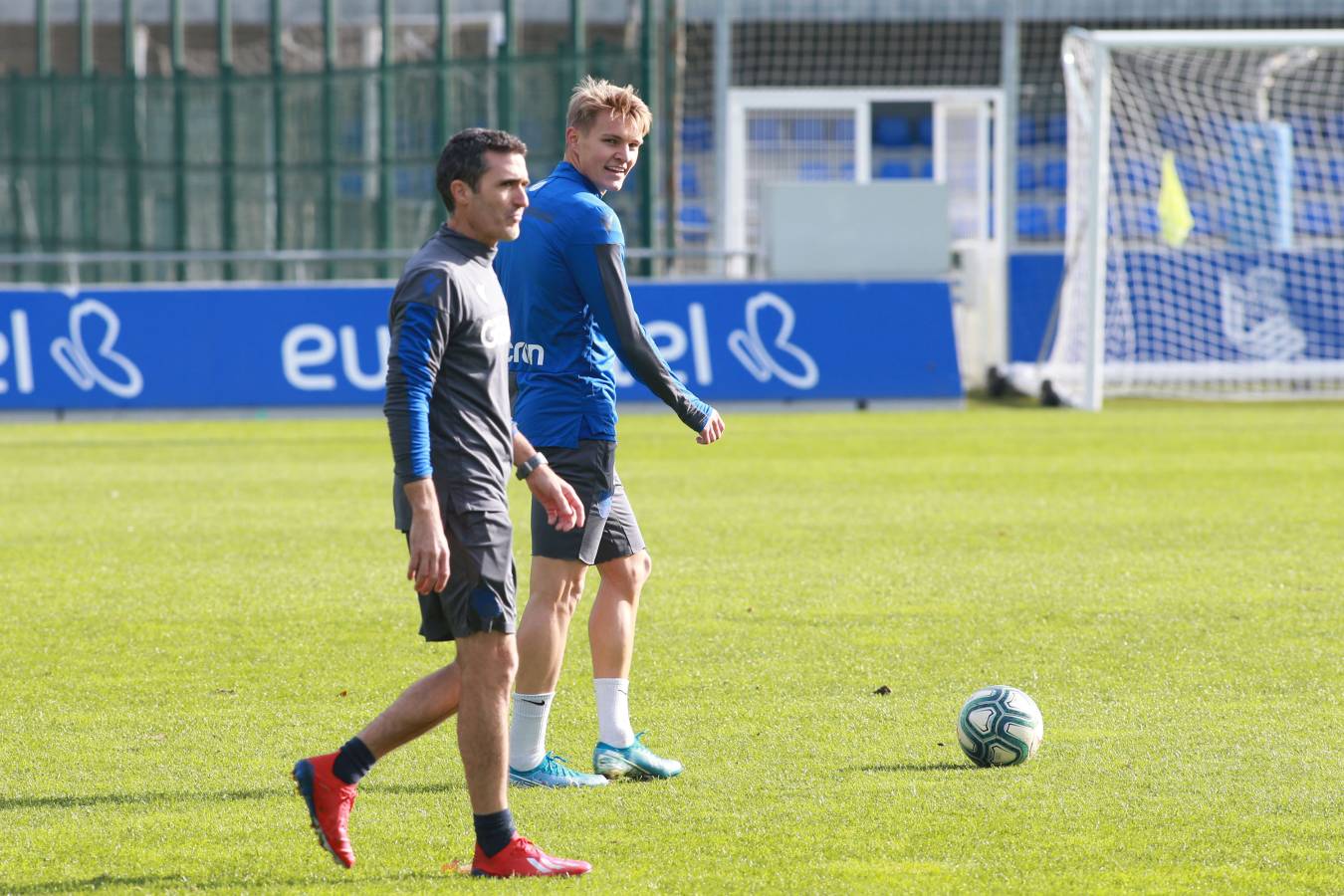 El noruego, con el tobillo derecho tocado, ha trabajado con y sin balón bajo la supervisión de uno de los preparadores físicos.