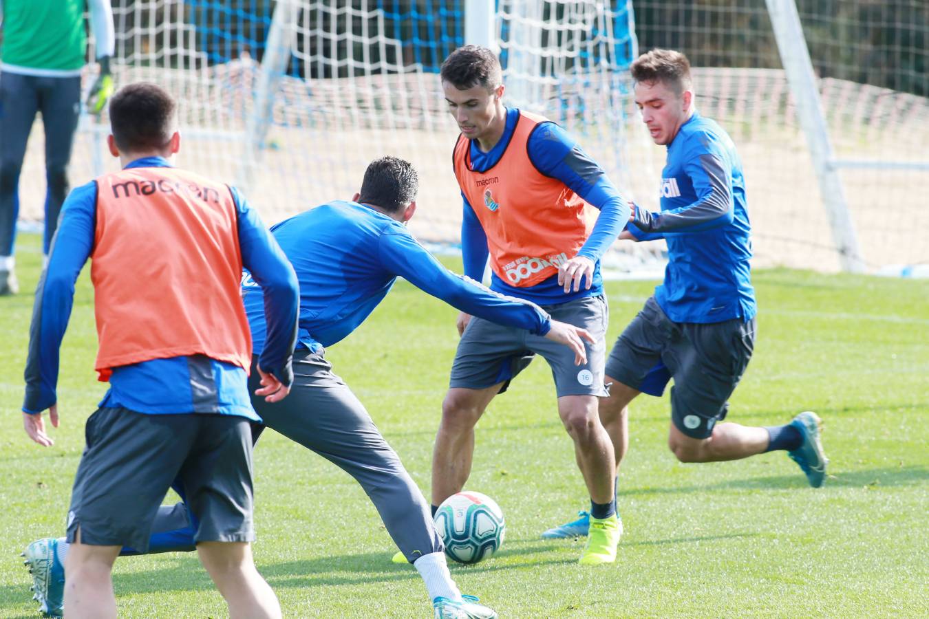 El noruego, con el tobillo derecho tocado, ha trabajado con y sin balón bajo la supervisión de uno de los preparadores físicos.