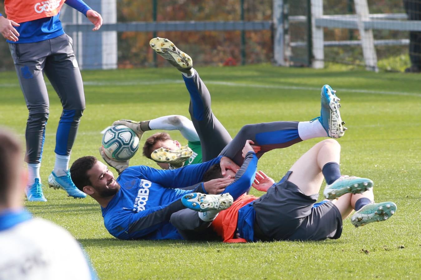 El noruego, con el tobillo derecho tocado, ha trabajado con y sin balón bajo la supervisión de uno de los preparadores físicos.