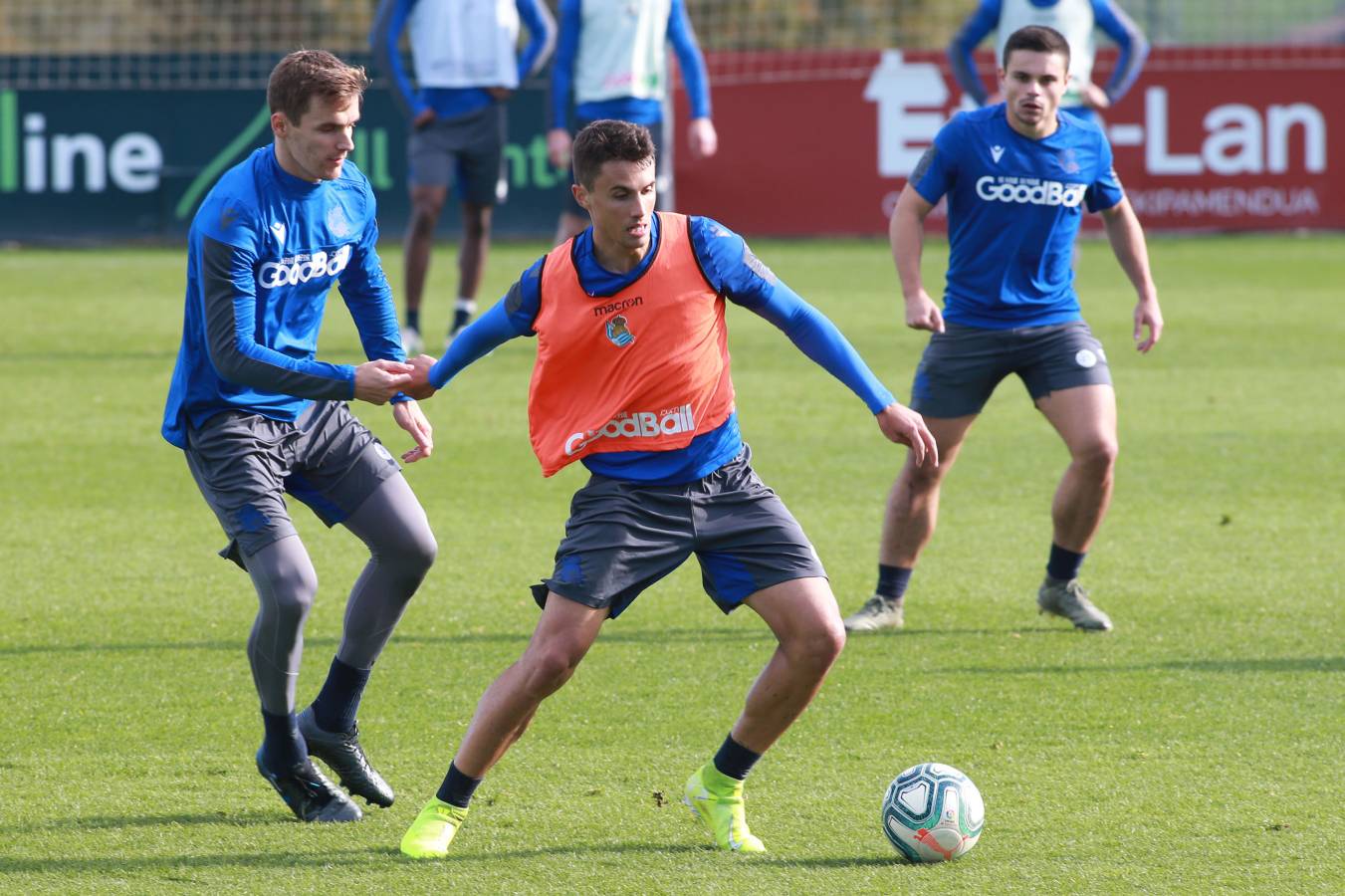 El noruego, con el tobillo derecho tocado, ha trabajado con y sin balón bajo la supervisión de uno de los preparadores físicos.