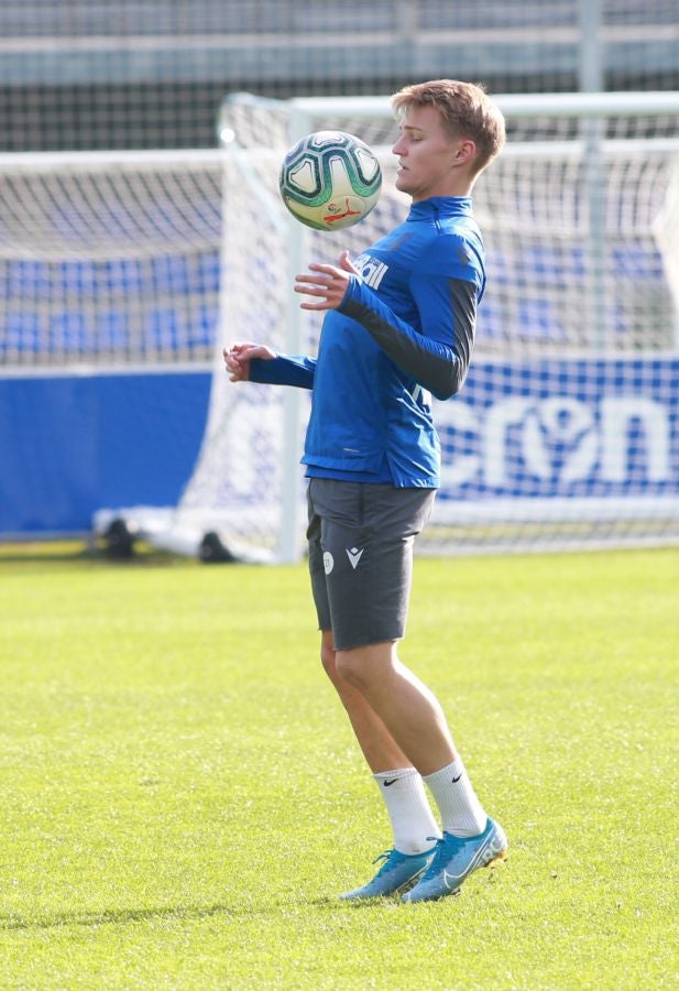 El noruego, con el tobillo derecho tocado, ha trabajado con y sin balón bajo la supervisión de uno de los preparadores físicos.