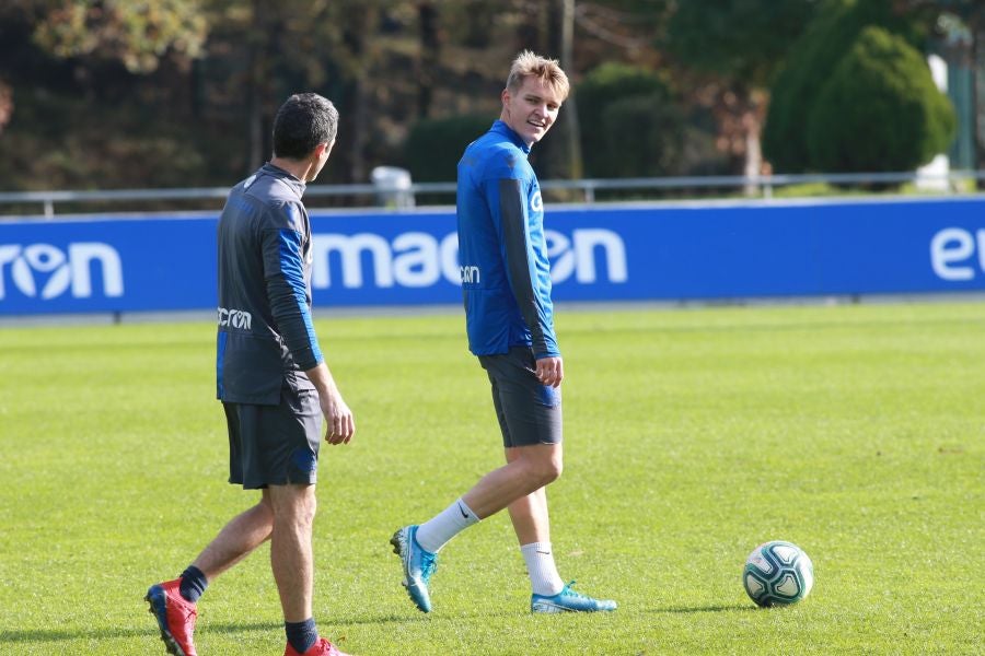 El noruego, con el tobillo derecho tocado, ha trabajado con y sin balón bajo la supervisión de uno de los preparadores físicos.