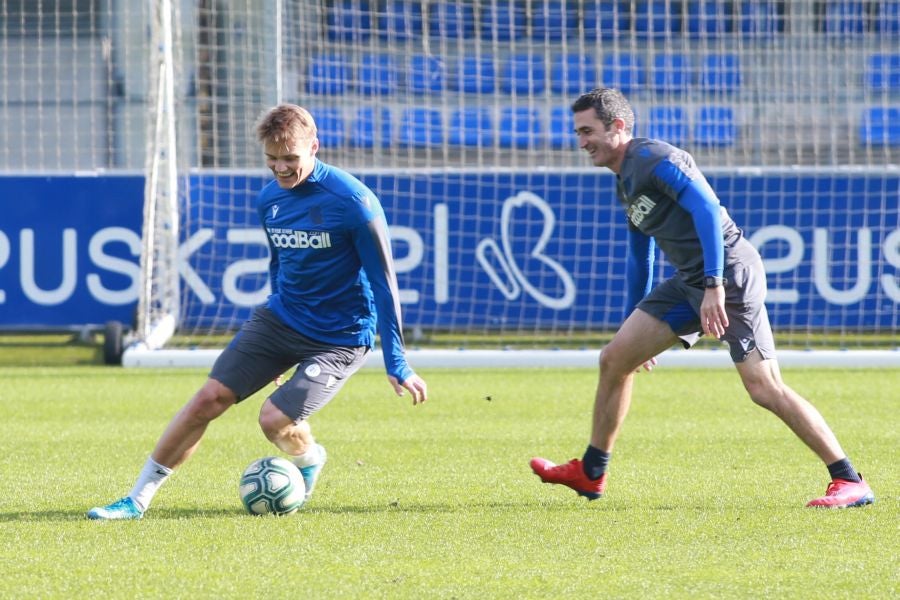 El noruego, con el tobillo derecho tocado, ha trabajado con y sin balón bajo la supervisión de uno de los preparadores físicos.