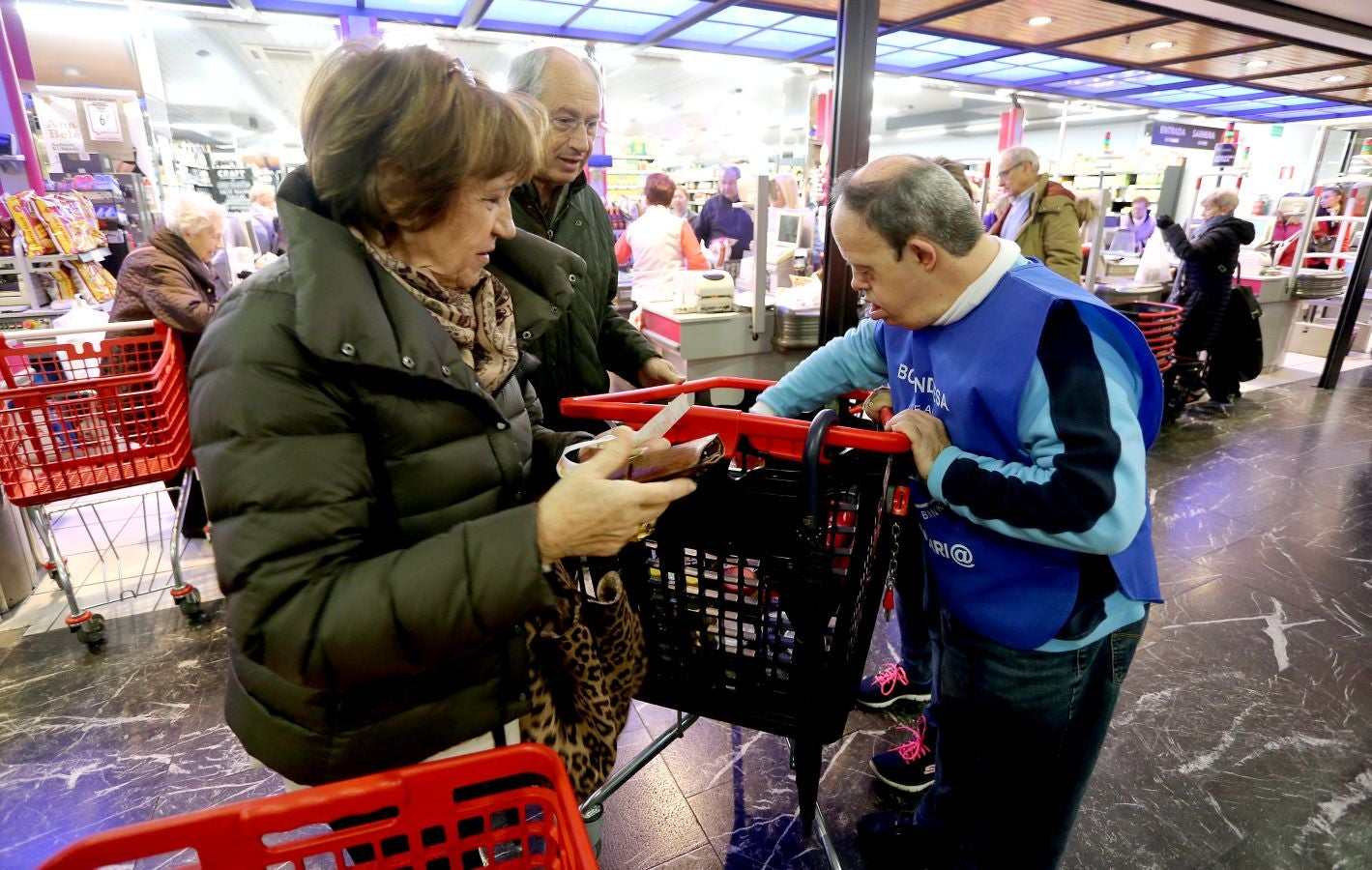 160 establecimientos se suman a la llamada del Banco de Alimentos de Gipuzkoa con el objetivo de que cada guipuzcoano done un kilo de alimentos para llegar a los 715.000