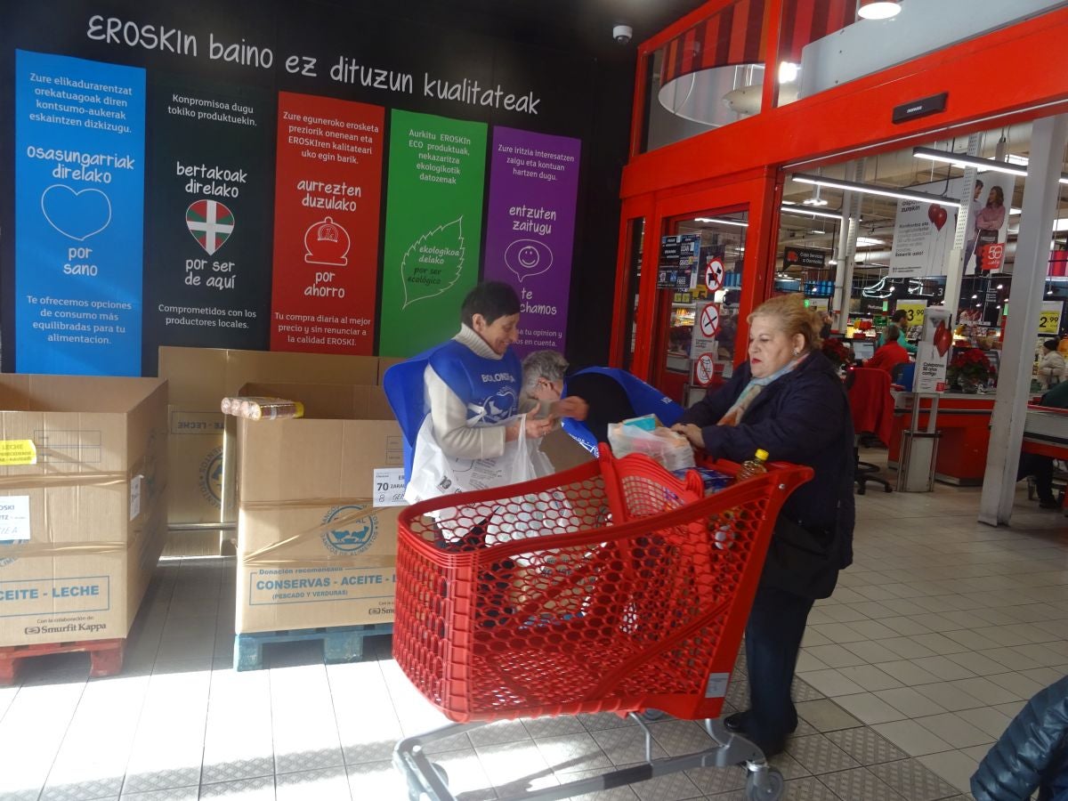 160 establecimientos se suman a la llamada del Banco de Alimentos de Gipuzkoa con el objetivo de que cada guipuzcoano done un kilo de alimentos para llegar a los 715.000