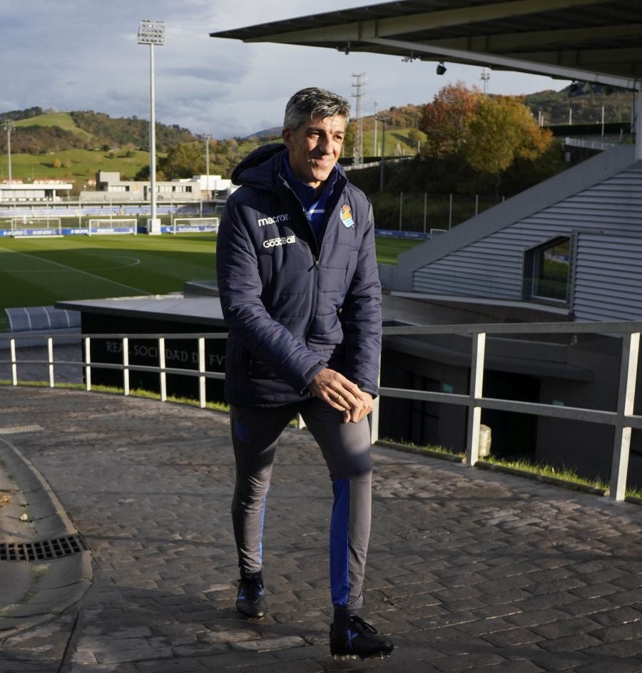 Los jugadores de la Real Sociedad se ejercitan en Zubieta horas antes de viajar a Madrid