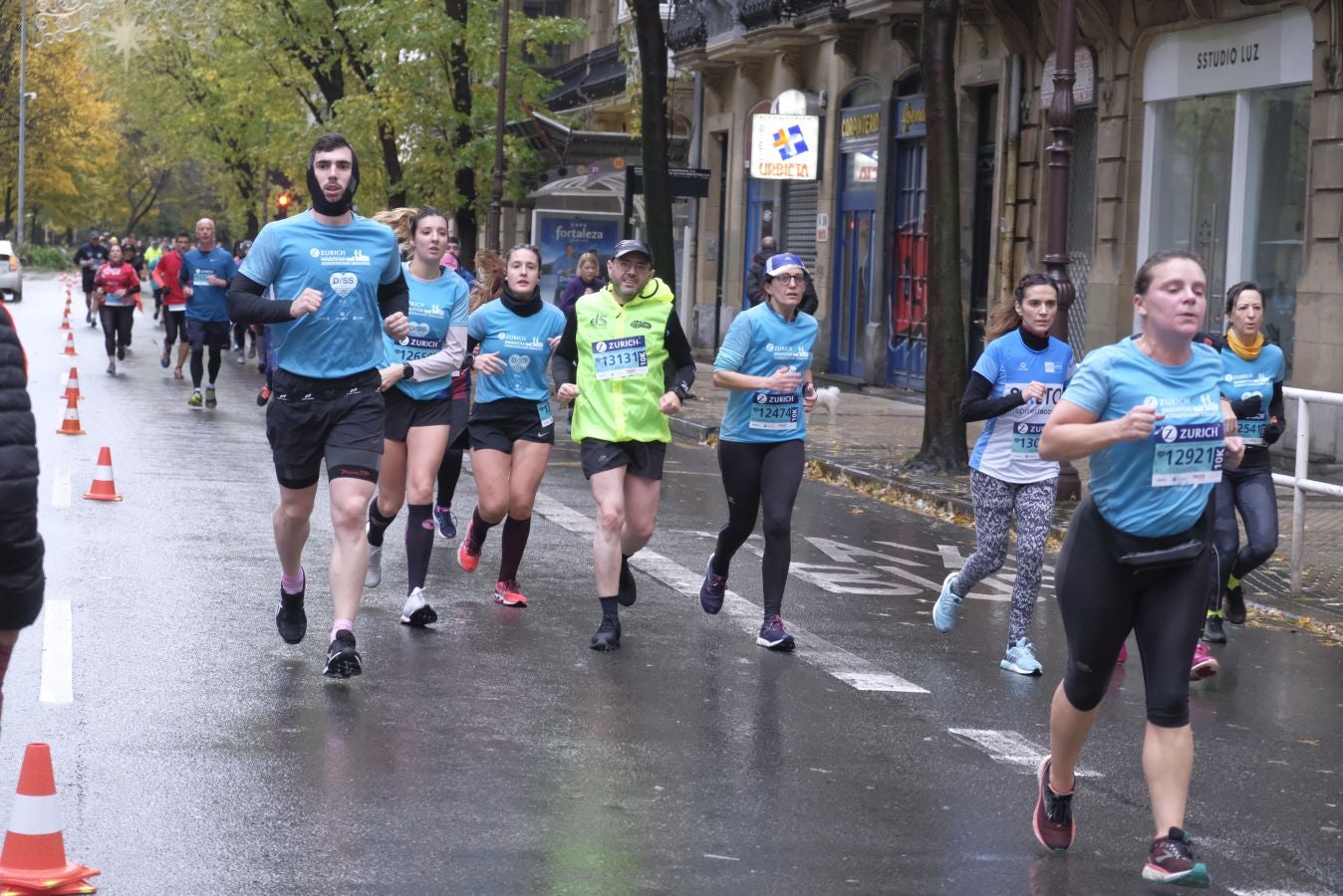3.000 corredores han salido hoy desde Paseo de Errondo para dar las dos vueltas al recorrido y completar los 42,195 kilómetros. 