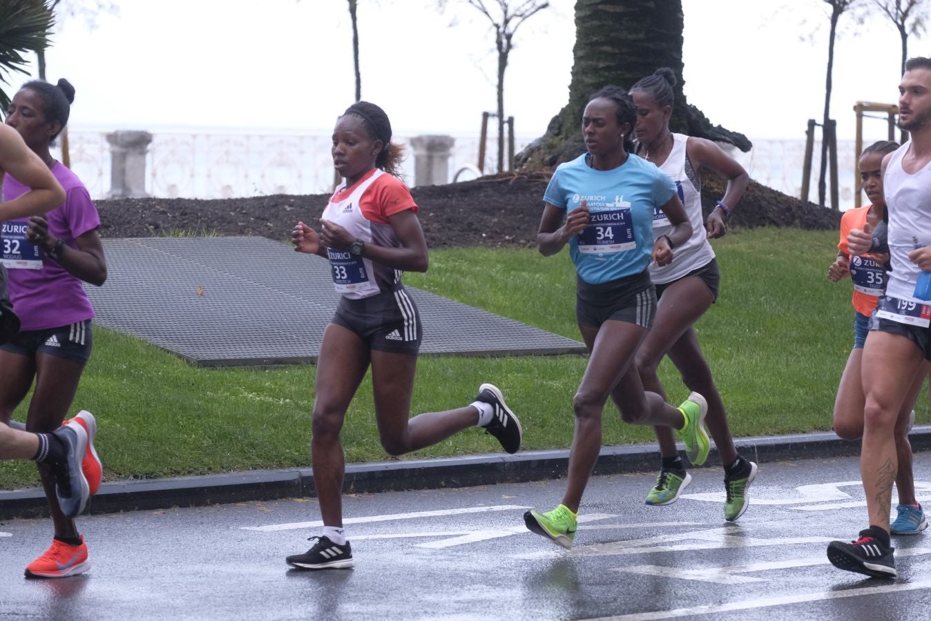 3.000 corredores han salido hoy desde Paseo de Errondo para dar las dos vueltas al recorrido y completar los 42,195 kilómetros. 