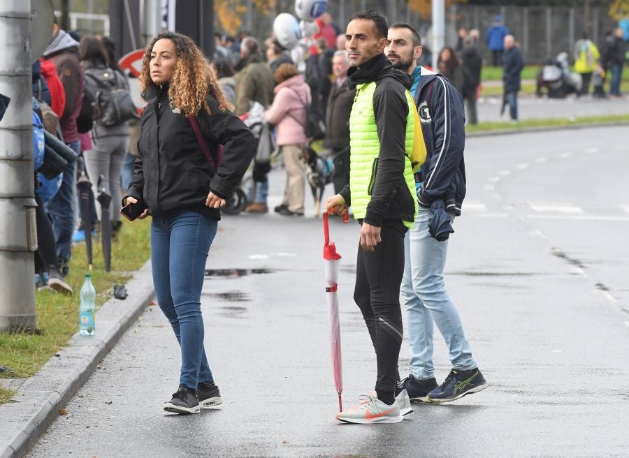 3.000 corredores han tomado salida desde el Paseo de Errondo para dar las dos vueltas al recorrido y completar los 42,195 kilómetros. 
