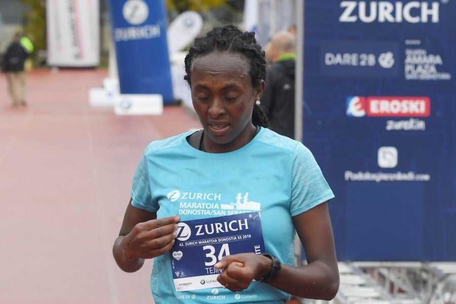 3.000 corredores han tomado salida desde el Paseo de Errondo para dar las dos vueltas al recorrido y completar los 42,195 kilómetros. 