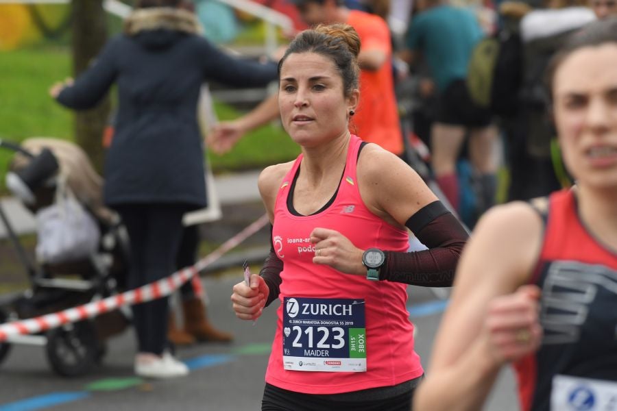 3.000 corredores han tomado salida desde el Paseo de Errondo para dar las dos vueltas al recorrido y completar los 42,195 kilómetros. 