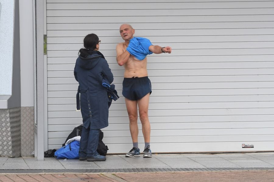 3.000 corredores han tomado salida desde el Paseo de Errondo para dar las dos vueltas al recorrido y completar los 42,195 kilómetros. 