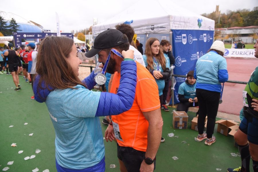 3.000 corredores han tomado salida desde el Paseo de Errondo para dar las dos vueltas al recorrido y completar los 42,195 kilómetros. 