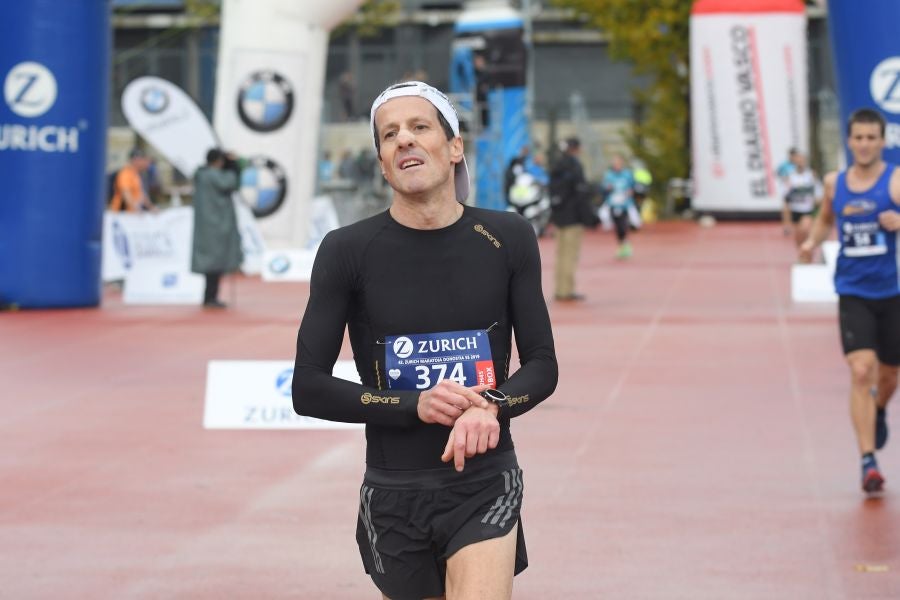 3.000 corredores han tomado salida desde el Paseo de Errondo para dar las dos vueltas al recorrido y completar los 42,195 kilómetros. 