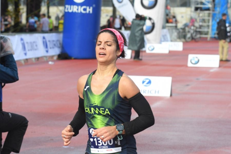 3.000 corredores han tomado salida desde el Paseo de Errondo para dar las dos vueltas al recorrido y completar los 42,195 kilómetros. 