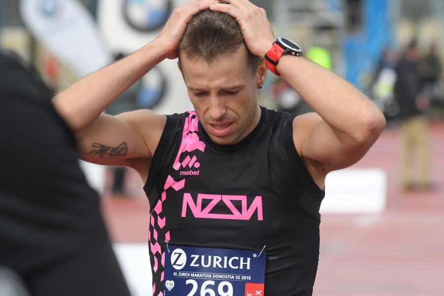 3.000 corredores han tomado salida desde el Paseo de Errondo para dar las dos vueltas al recorrido y completar los 42,195 kilómetros. 