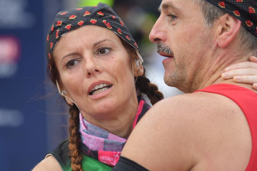 3.000 corredores han tomado salida desde el Paseo de Errondo para dar las dos vueltas al recorrido y completar los 42,195 kilómetros. 