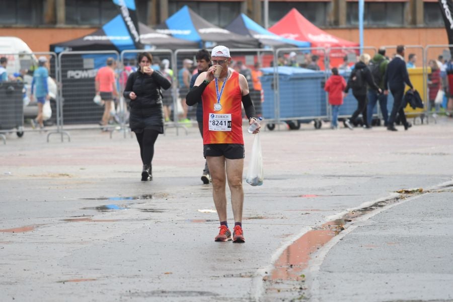 3.000 corredores han tomado salida desde el Paseo de Errondo para dar las dos vueltas al recorrido y completar los 42,195 kilómetros. 