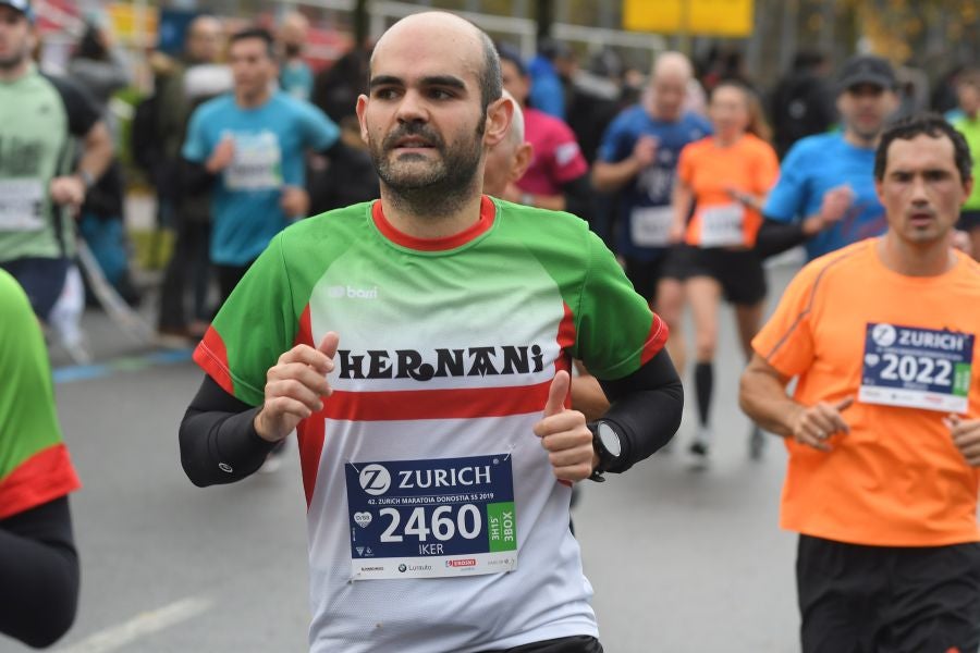 3.000 corredores han tomado salida desde el Paseo de Errondo para dar las dos vueltas al recorrido y completar los 42,195 kilómetros. 