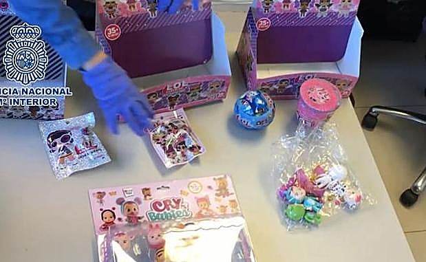 La Policía interviene en Madrid más de 172.000 juguetes falsos y peligrosos para los menores en la pasada campaña de los Reyes Magos. 