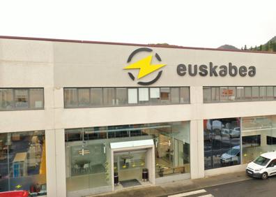 Imagen secundaria 1 - Euskabea refuerza su actividad con una nueva sede en Andoain