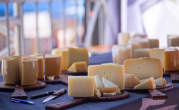 Pastores y productores están «preocupados» por las consecuencias en el sector del caso de listeria en la quesería Berroeta de Ezkio